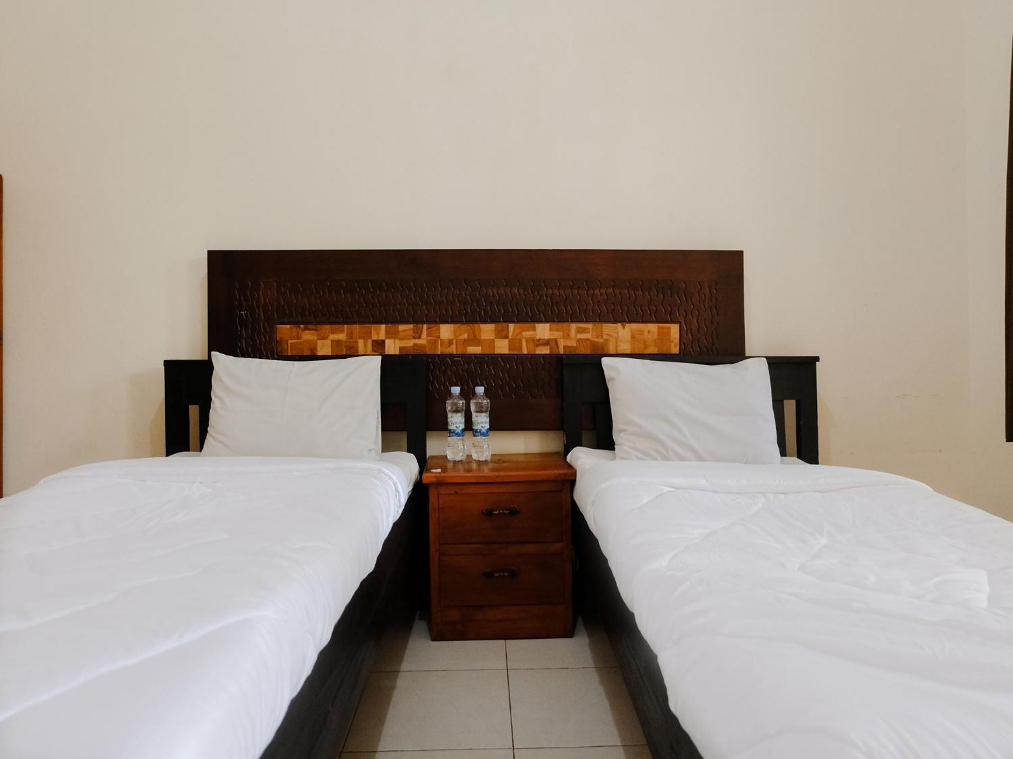 Hotel Mahkota Plengkung By Ecommerceloka Banyuwangi  Chambre photo